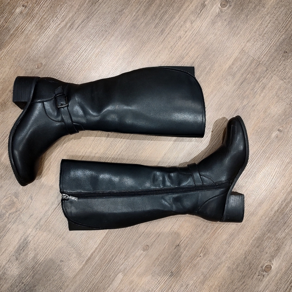 Naturalized black leather boots